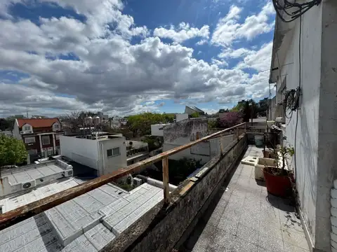  3 AMBIENTES A REFACCIONAR CON BALCON CORRIDO Y VISTA ABIERTA! EN LINIERS!