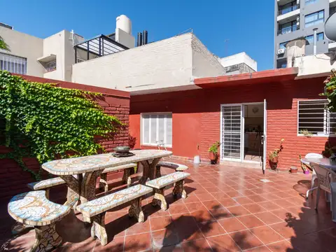 Casa 5 ambientes con 2 baños