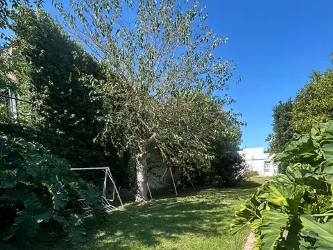 Casa en Alquiler con 3 cocheras