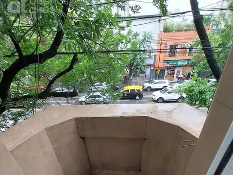 Departamento de 4 ambientes en el barrio de Villa Crespo con balcón en alquiler