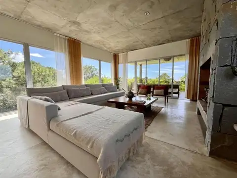 Casa 6 ambientes con 4 baños