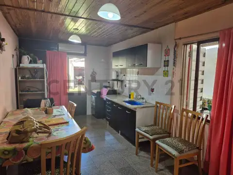 Casa 6 ambientes con 1 baño