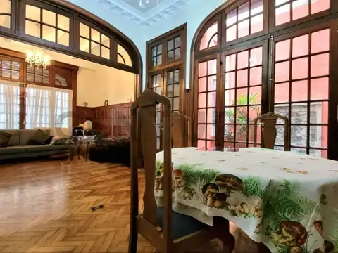 VENTA PH 5 AMBIENTES CON PATIO EN FLORES