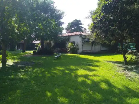 Casa en venta - 4 Dormitorios 2 Baños - 1.680Mts2 - Florencio Varela