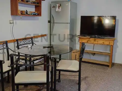 VENTA DE CASA, LOCAL Y TRES DEPARTAMENTOS DE DOS AMBIENTES EN HURLINGHAM