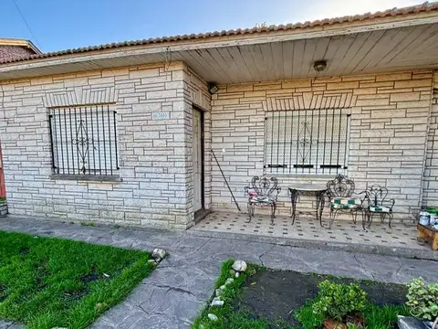 Casa en Venta - 2 Dormitorios 1 Baño - 295mts - Mar Del Plata