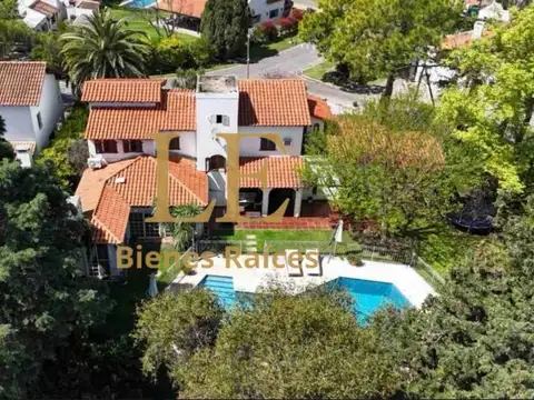 Casa en Venta con 5 cocheras