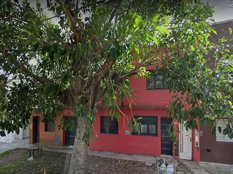 Casa en venta - 3 dormitorios 1 baño - Cochera  - 110 mts2 - La Plata