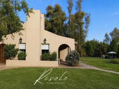 Casa 6 ambientes con 2 baños