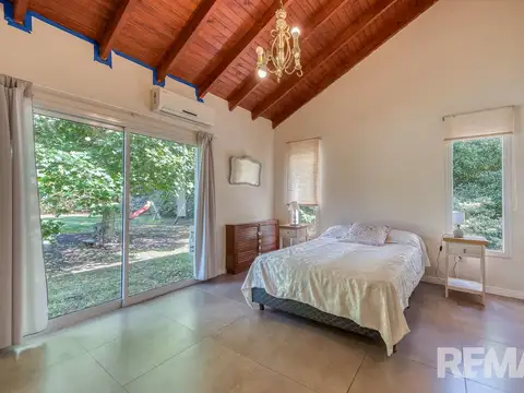 Casa en Venta con 3 cocheras