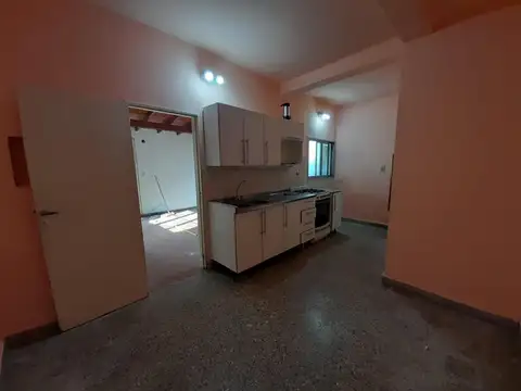 Casa 3 ambientes con patio - Proximo a Sarratea -