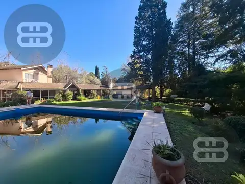 Casa en Venta con 4 cocheras