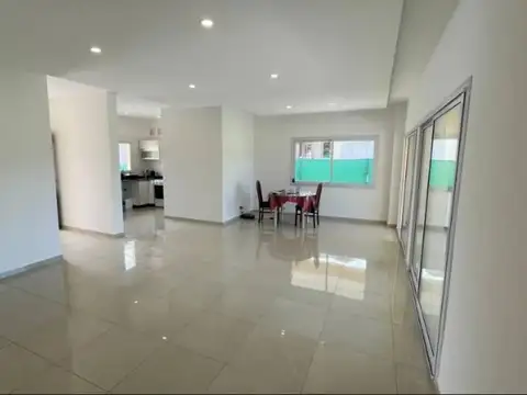 Casa en Alquiler de 3 dormitorios