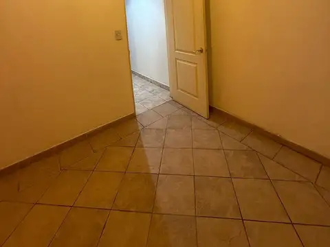 VENTA DE 2 AMB. EN RAMOS MEJIA CON SUM Y PARRILLA