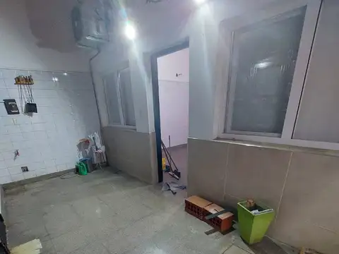 2 LOCALES COMERCIALES Y / O INDUSTRIAL CON BAÑO EN PROPIEDAD HORIZONTAL