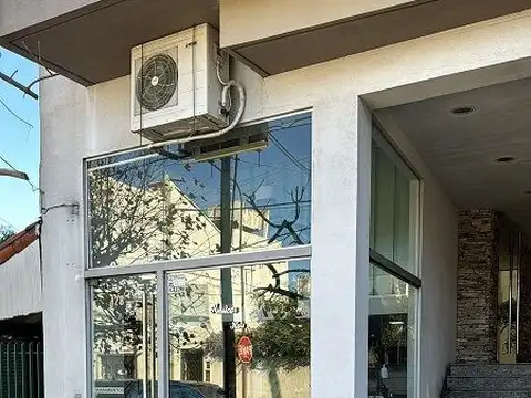 Venta de local Excelentes accesos y bajas expensas