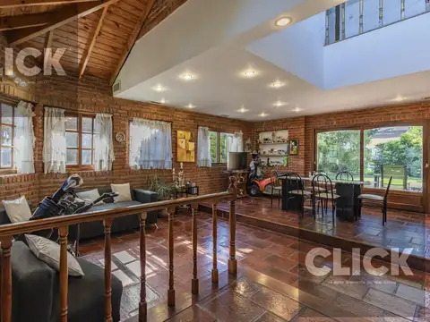 Casa en Venta con 2 cocheras