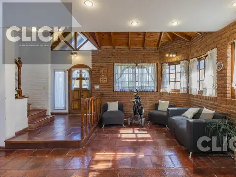 Casa 5 ambientes con 4 baños