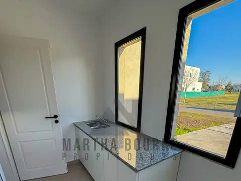 Casa 4 ambientes con 3 baños