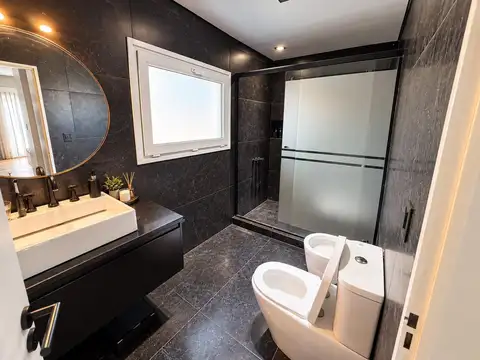 Casa 5 ambientes con 4 baños