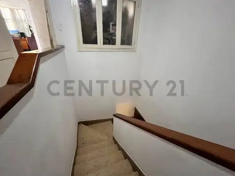 Casa 7 ambientes con 2 baños