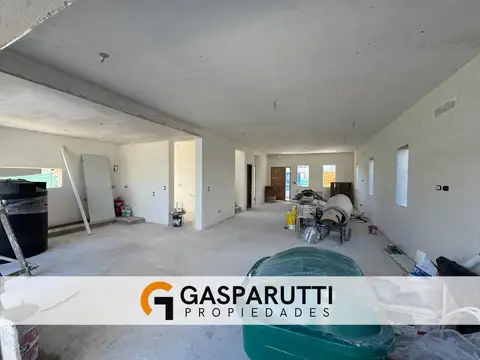 Casa en Venta con 4 cocheras