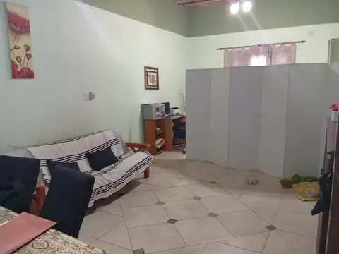 Casa 6 ambientes con 2 baños
