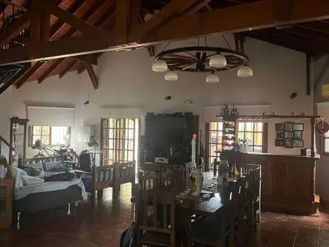 Casa en Venta con 2 cocheras