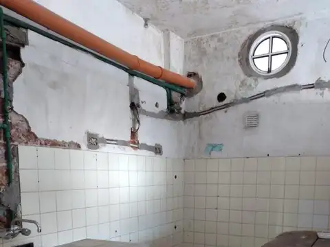 Local en Alquiler en Isidro Casanova, $ 200.000