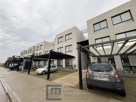 Town House sobre Avenida de los Lagos, NORDELTA.  SUP 148 M2   VENTA