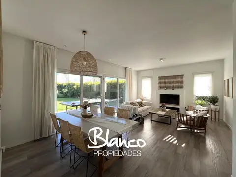 Casa 5 ambientes con 3 baños