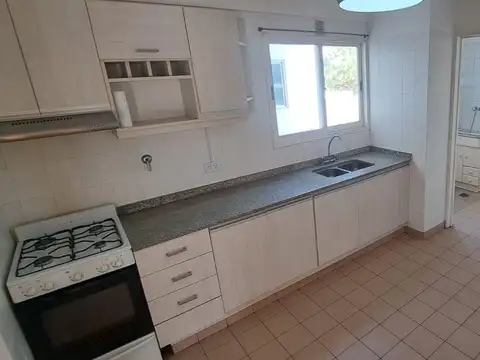 Departamento en Alquiler con 1 cocheras