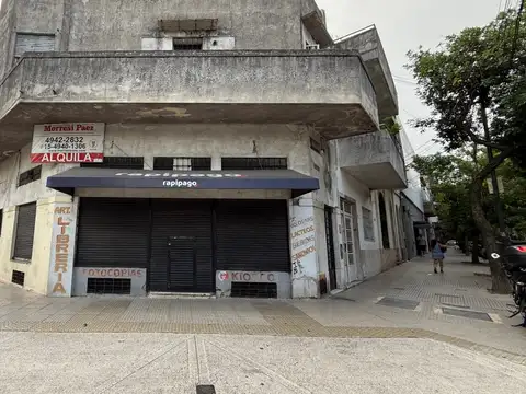 Local comercial de 33 m2 aprox + Habitacion + Sotano, Baño