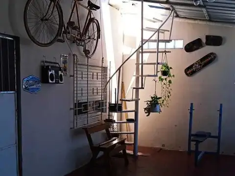 Casa en venta - 2 dormitorios 1 baño - 90mts2 - Berazategui