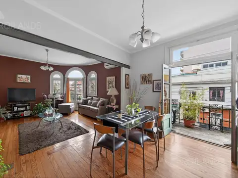 En venta PH 4 ambientes con terraza y balcones. Villa del Parque