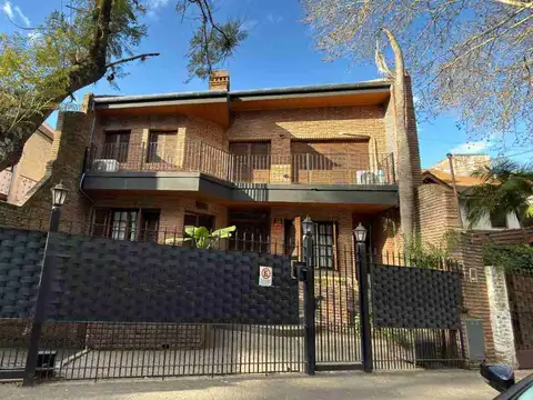 Casa 6 Amb - 4 Dorm Jadin y Pileta  - Punta Chica