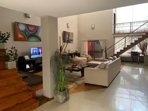 Depto Tipo Casa en Venta de 9 ambientes