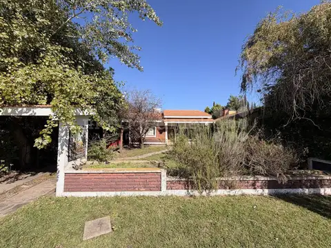 Casa 6 ambientes con 2 baños