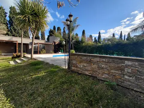 CASA VENTA AMPLIO LOTE 3 DORM PILETA ESCRITU Pilar