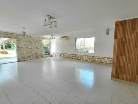 Casa en Venta con 3 cocheras