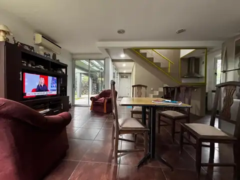 Muy buena casa de 4 ambientes en bro. Priv, Los 3 Coniles 