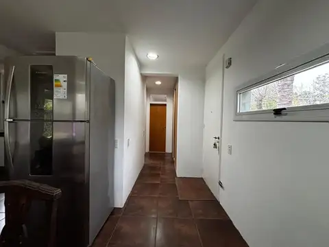 Muy buena casa de 4 ambientes en bro. Priv, Los 3 Coniles