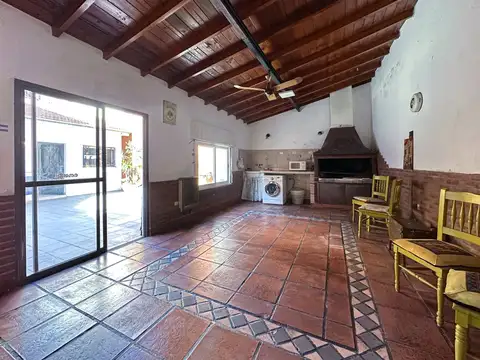 Casa 5 ambientes con 4 baños