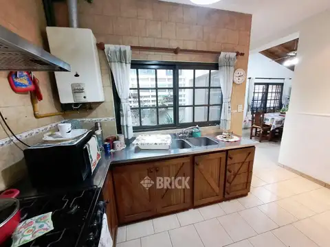 CASA EN LOTE DE 10X51.50 MTS EN EVA PERON AL 2700 - GARAGE P/2 AUTOS ESPECT JDIN GRAN QCHO C/PARR