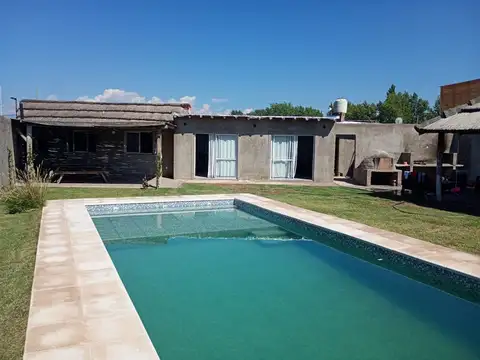 Casa con pileta en venta b° dominios 3 corralitos