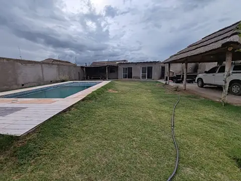 Casa 4 ambientes con 2 baños
