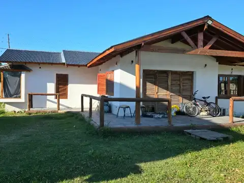 venta 3 dorm. + gale. 2 baños +galp. lote: 618 m2 + pileta