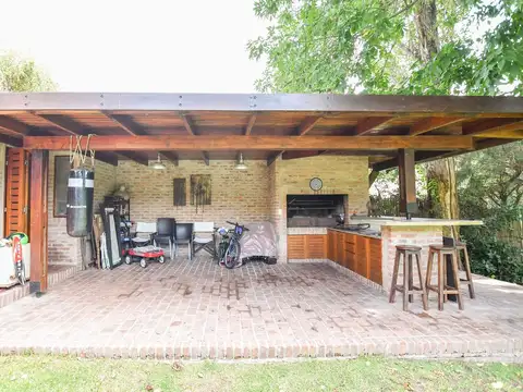 Casa en Venta con 2 cocheras