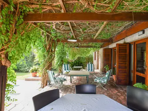 Casa 5 ambientes con 3 baños