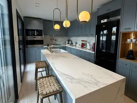 Casa 5 ambientes con 3 baños